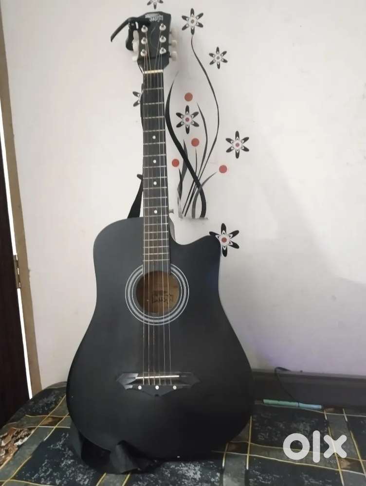 Month-Old Guitar  Free Tuner + Capo + Strings  First Come Deal!