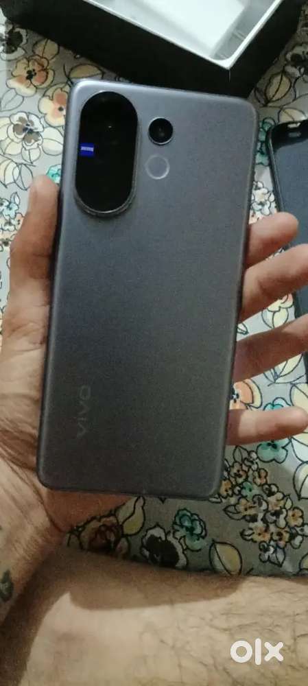 Vivo V 60 8.128.GB  new model mobile koi kami ni han urgent sale