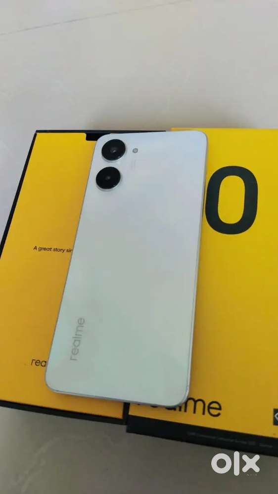 REALME 10 Clash White color  33W Fast Charging