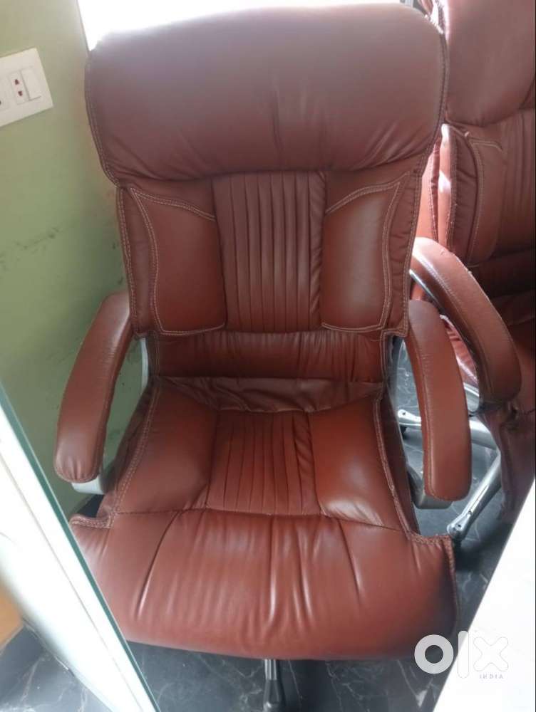 Luxury Thick Chair – Ultimate Comfort, Solid Build!