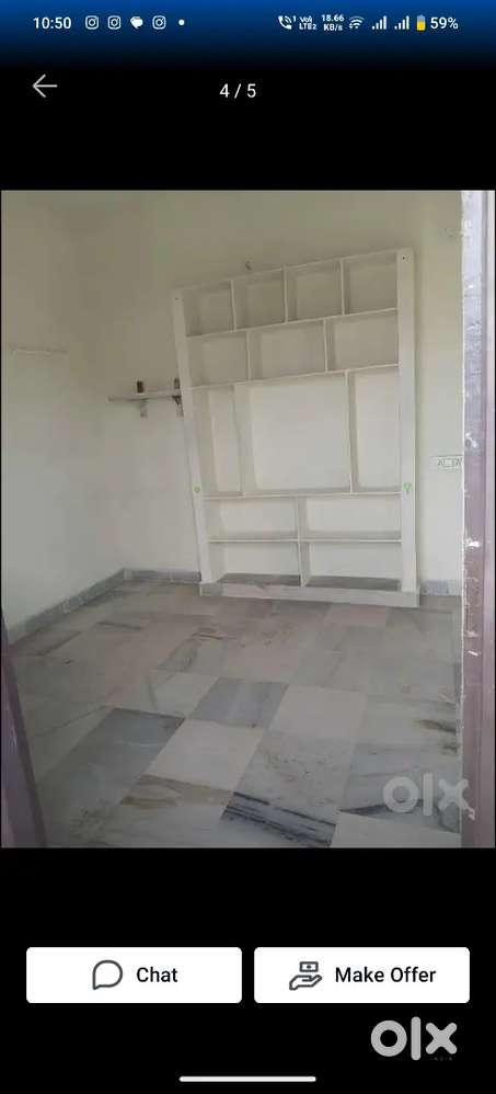 I am looking roommate