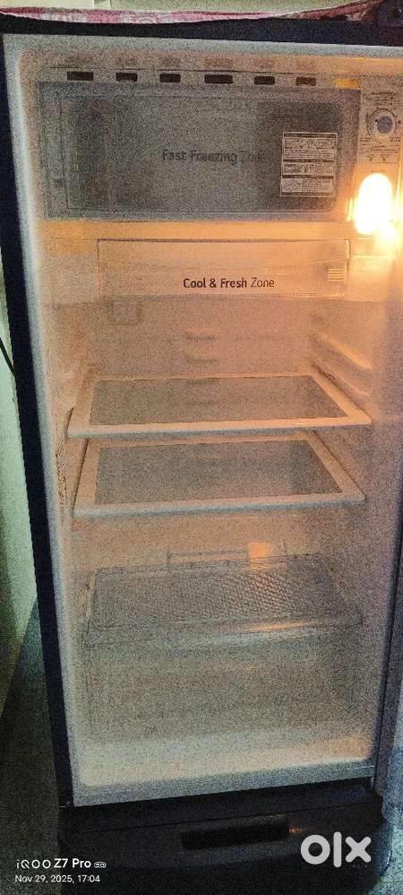 LG Fridge ( 1year 4months)new one