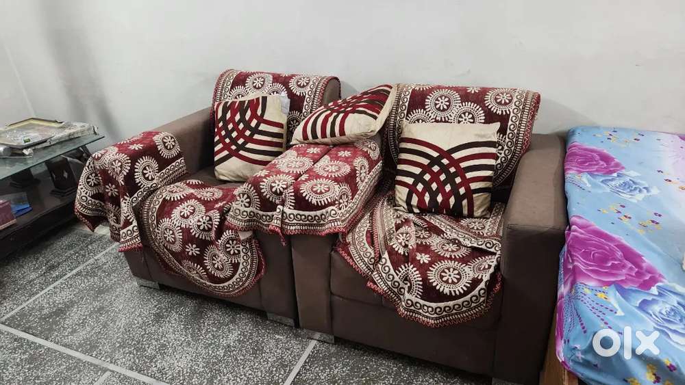 5 SEATER SOFA WITH TABLE