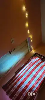 Female Room mate needed