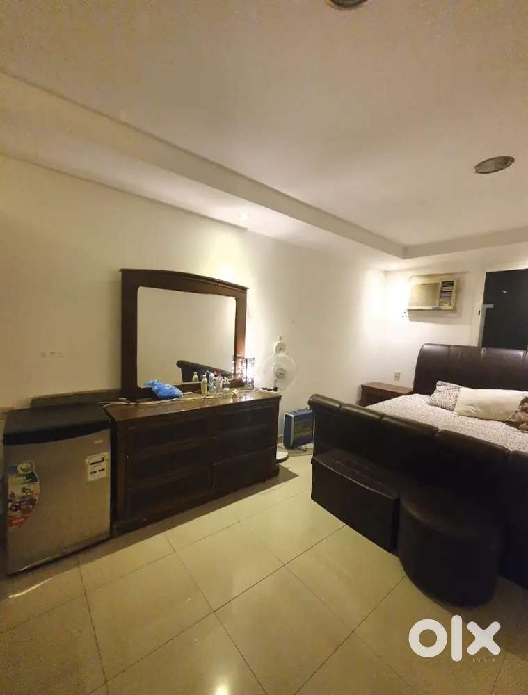 2bhk available for female sharing flatmate