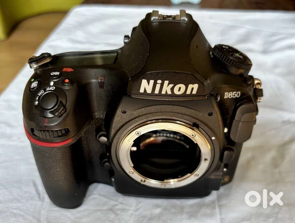 Nikon D850, 45.7 megapixel professional full-frame DSLR camera