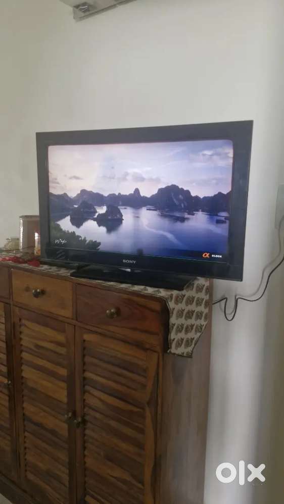 LCD TV 32 INCH 2012 model