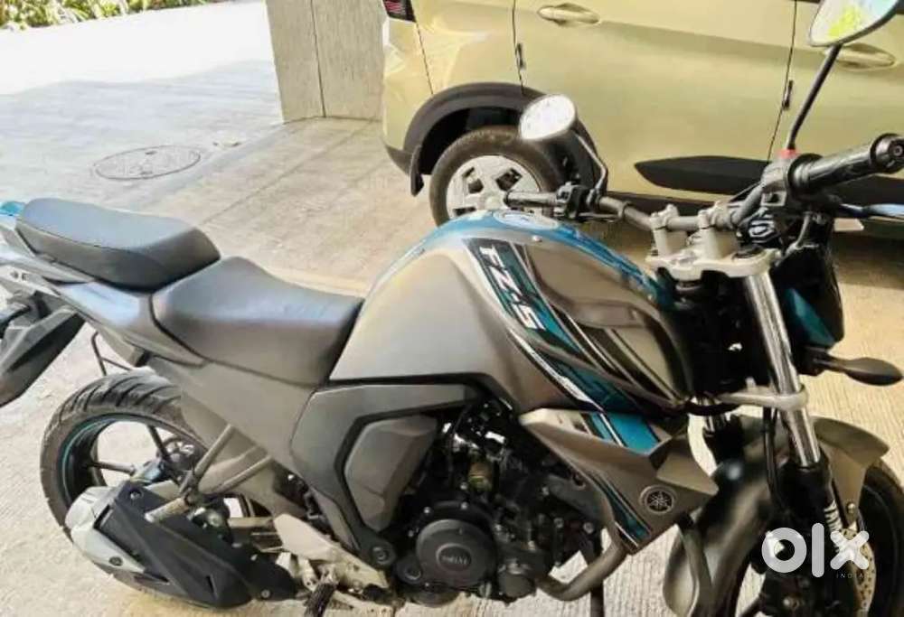 Sell Yamaha FZ-S FI V2 Very good Condition