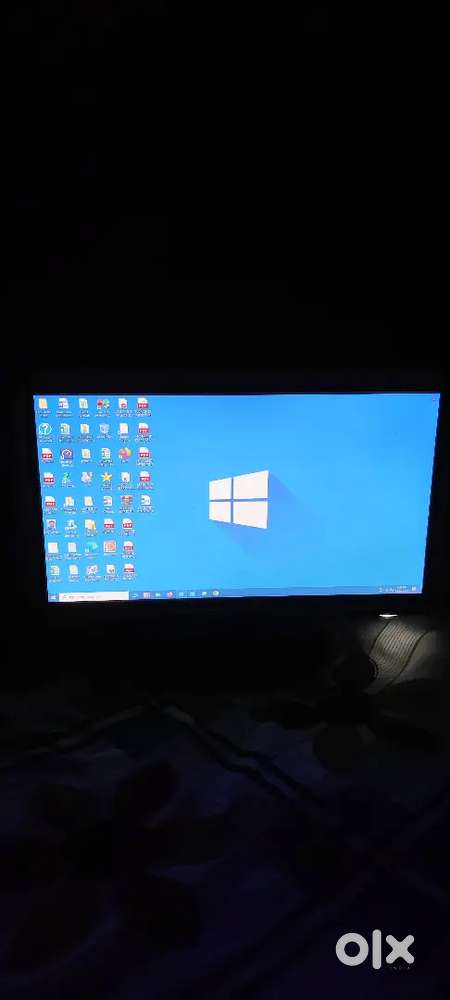 A desktop Monitor LG 20, HP cordless keyboard and cordless mouse