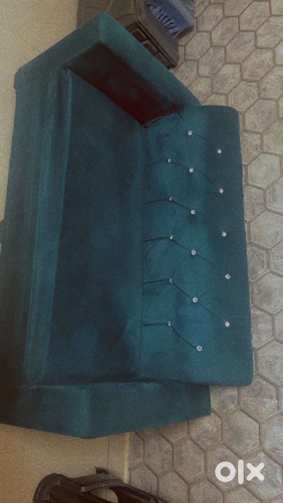 Sofa with two chairs