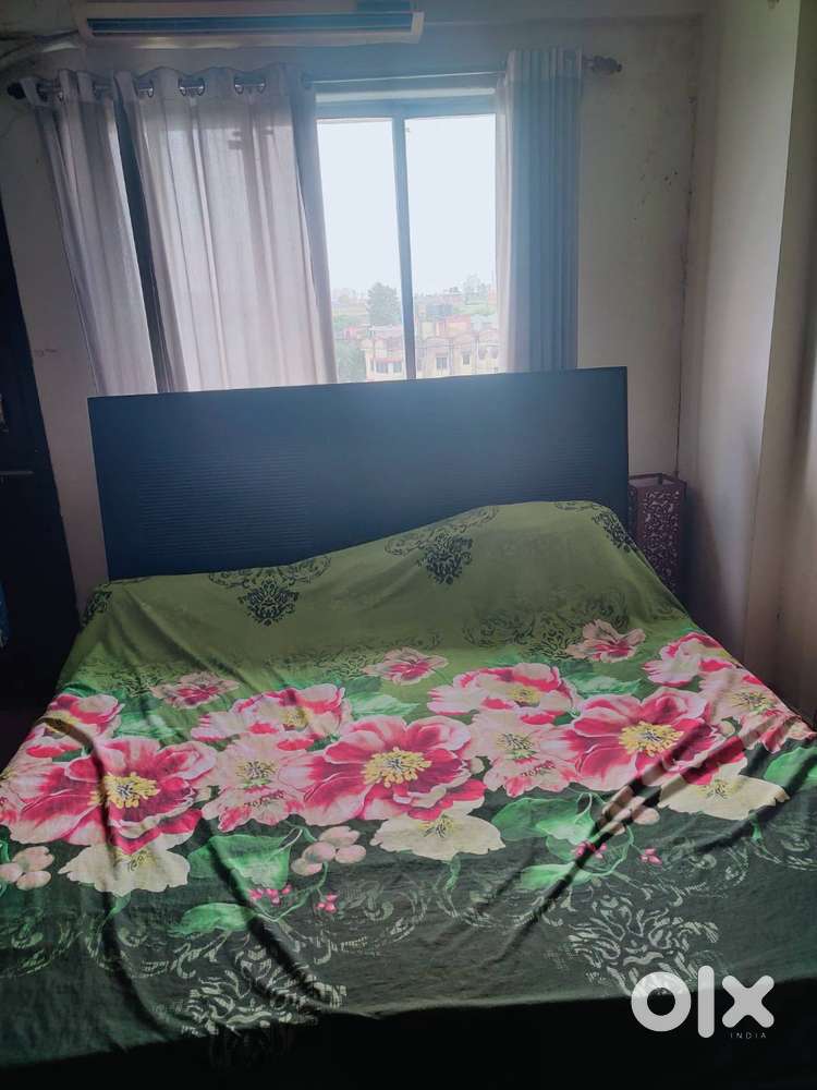 King size Bed
