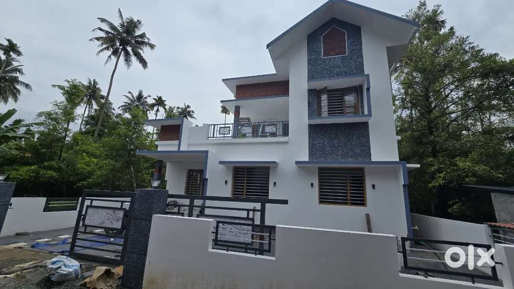 Chalakkudy near koratty church 5.5 cent 1700 sqft 3bhk house for sale