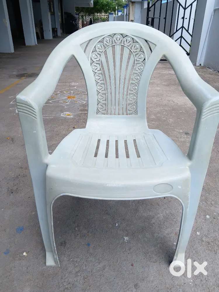 4 No. Neelkamal Armed chairs Each 500/-