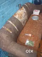 1 sofa 2 kursi hai thoda kapda thoda sa Ham kharab ho gaya hai