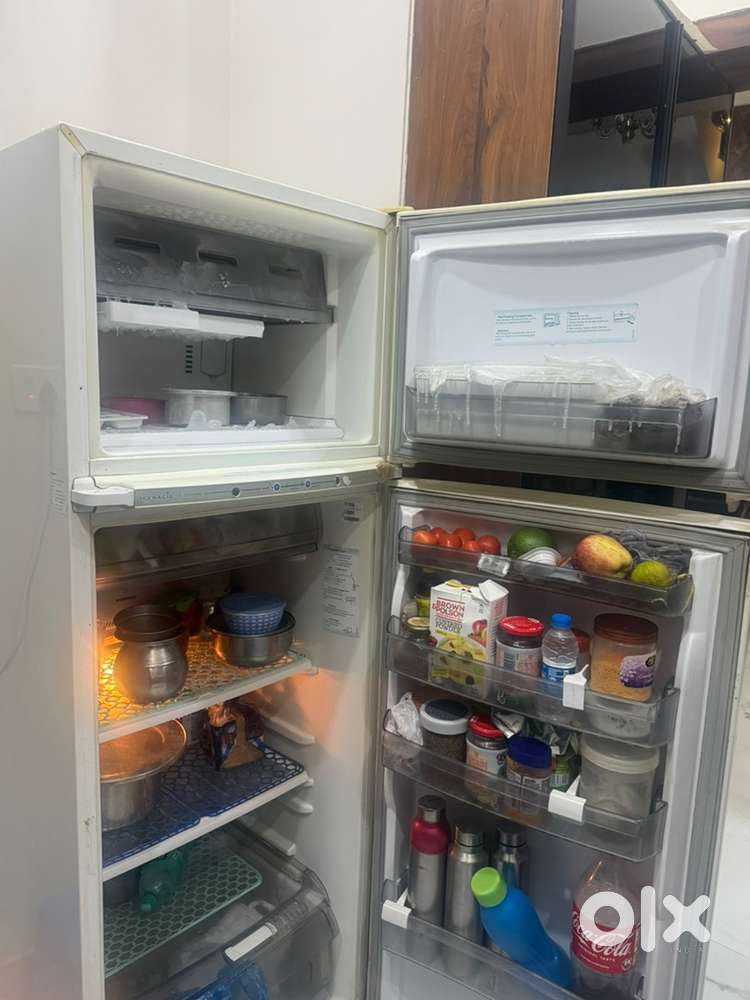 350 litre 2 door fridge 1.5 widht lenght 5’7