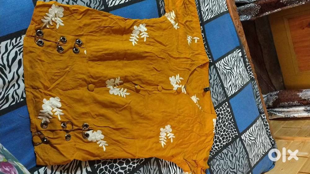 Trendy Mustard Yellow Embroidered Top – Free Size / Medium