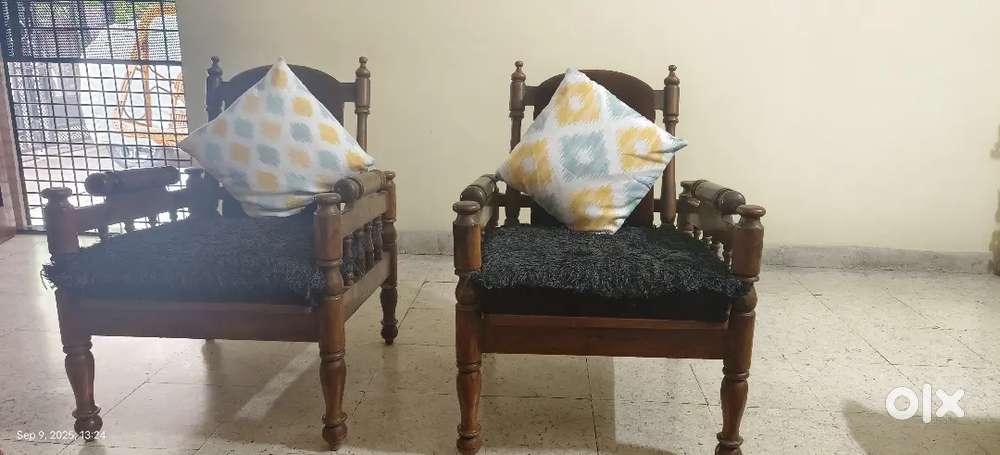 Sagwan sofa for sale in good condition
