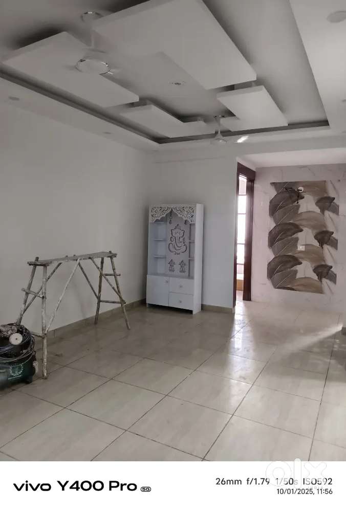 3bhk independent flat for sale in New Colony with roff wright