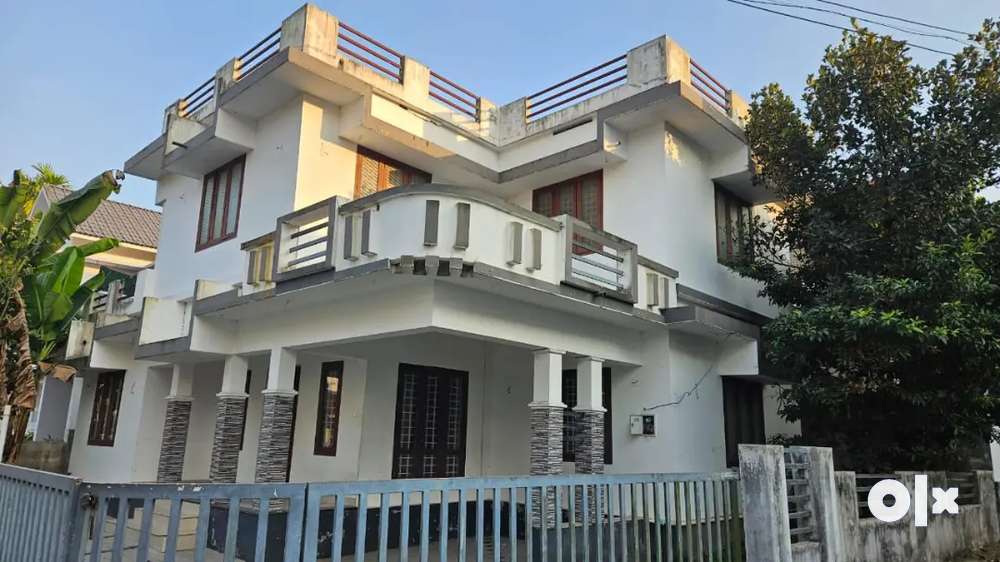 Angamaly near viswajyothi school 4.5 cent 1600 sqft 4 bhk house sale