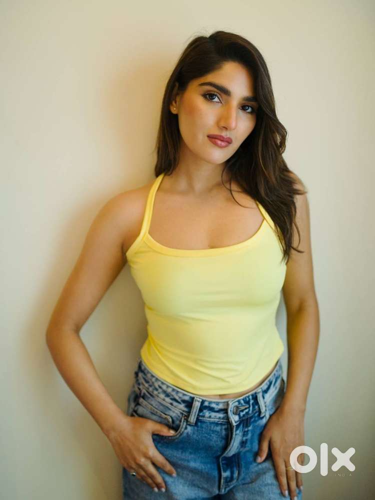 require female receptionist