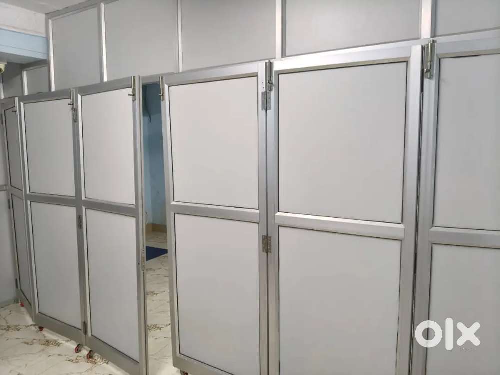 Aluminium partition and door removable and fixable