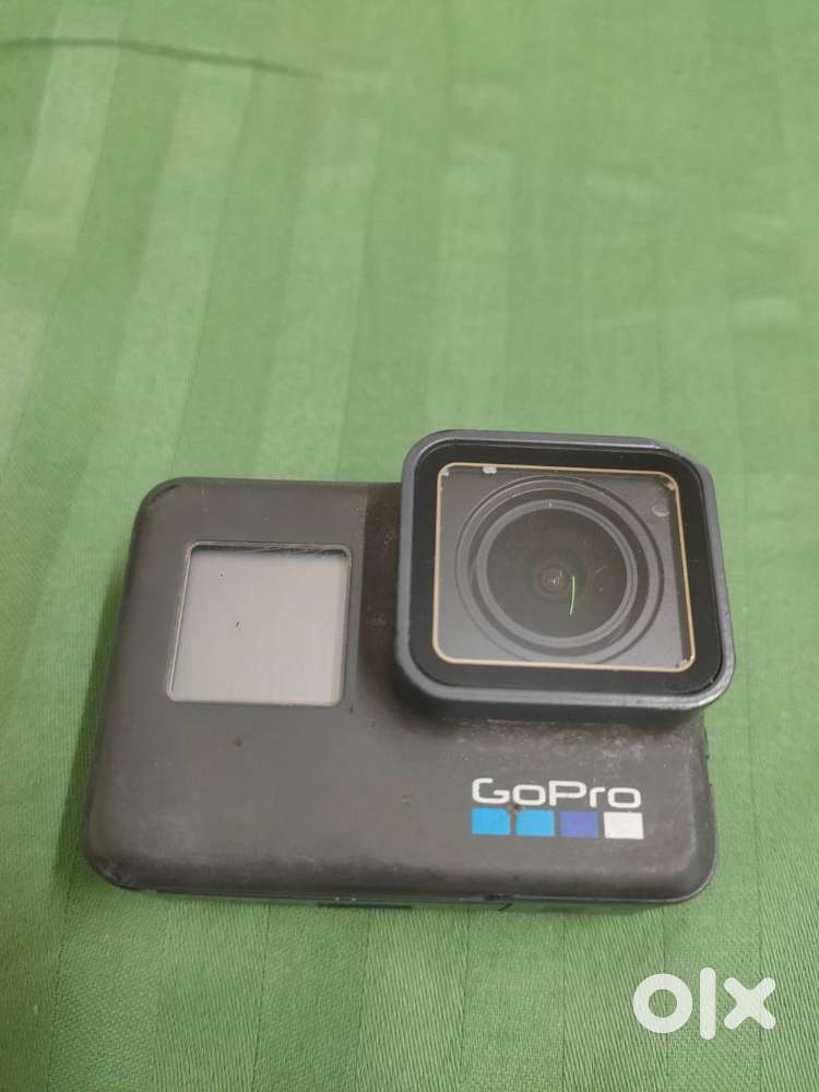 GOPRO HERO 6 ACTION CAMERA with 1 extra battery (Non-negotiable)