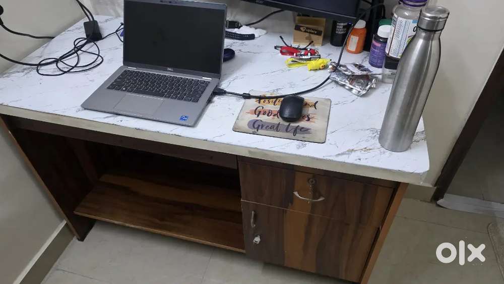 Computer table for sale