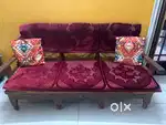 Urgent sale 5 Seater heavy Sofa set Sheesham (sale through cash only)