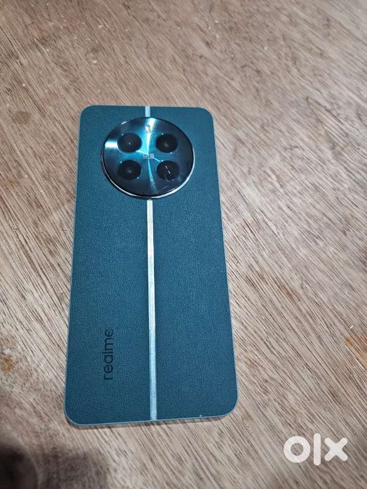 Realmi 12 plus 5g.  8/128. With original bill box and charger
