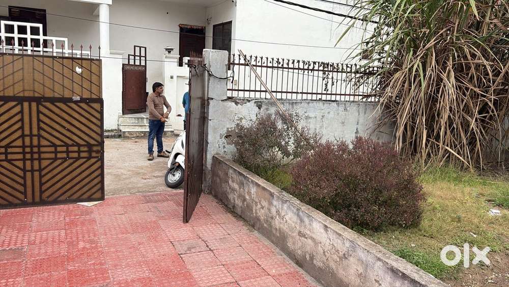 Plot in posh area , Gokhle marg