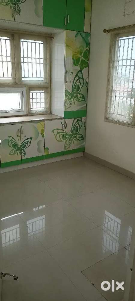 Each floor 2 flats..three sides ventilation,easy access town