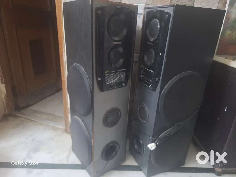 Speakers double tower