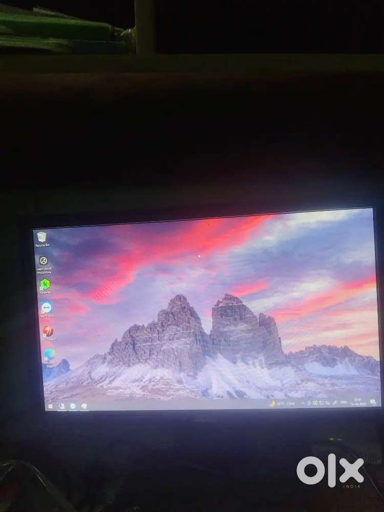 Computer  with cpu and cabinet