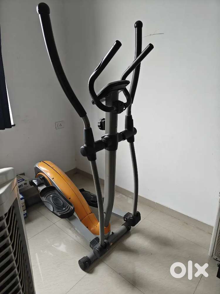 Elliptical cross trainer machine. 