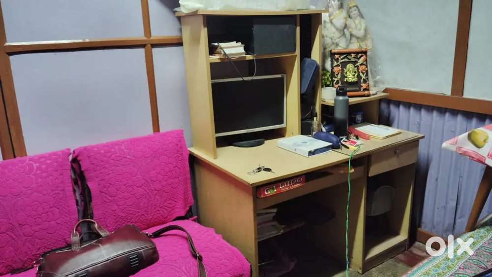 Computer table