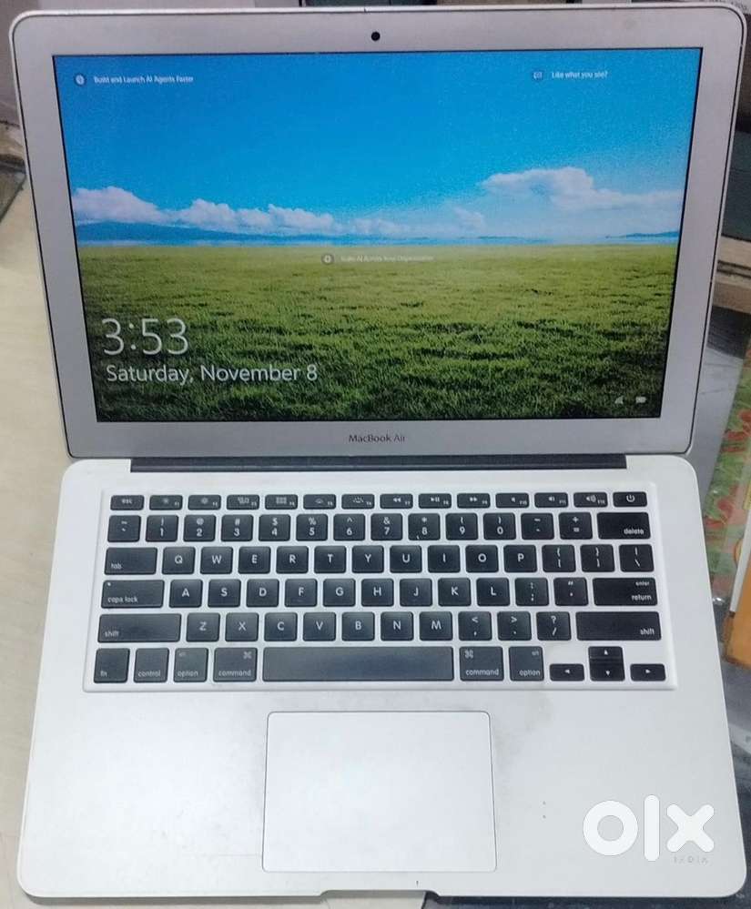 Apple MacBook (Mint Condition)