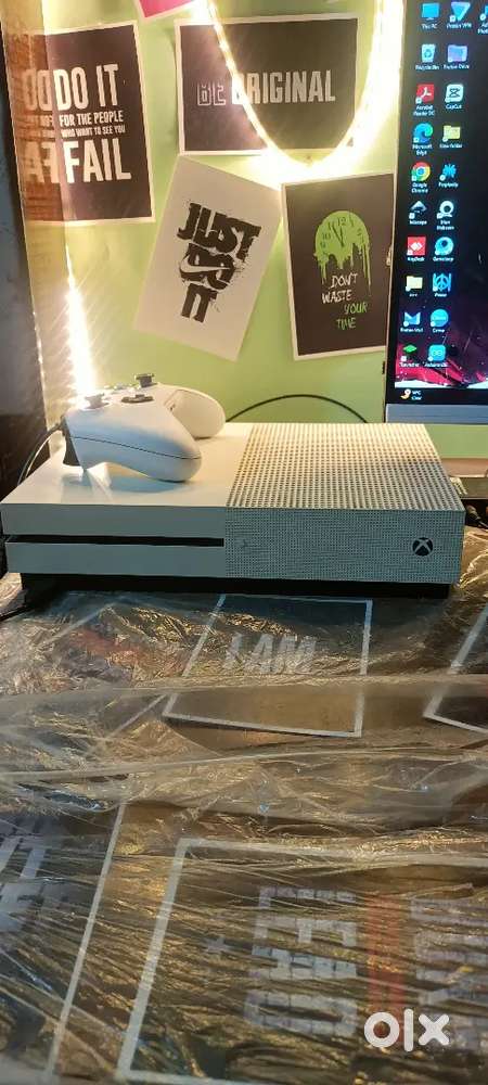 Xbox one s 1tb with 8 games