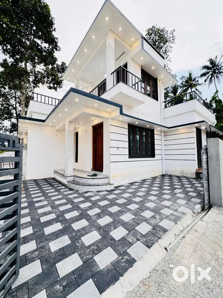 4cent 1400sq Thirumala pidarm Pottayil Tvm