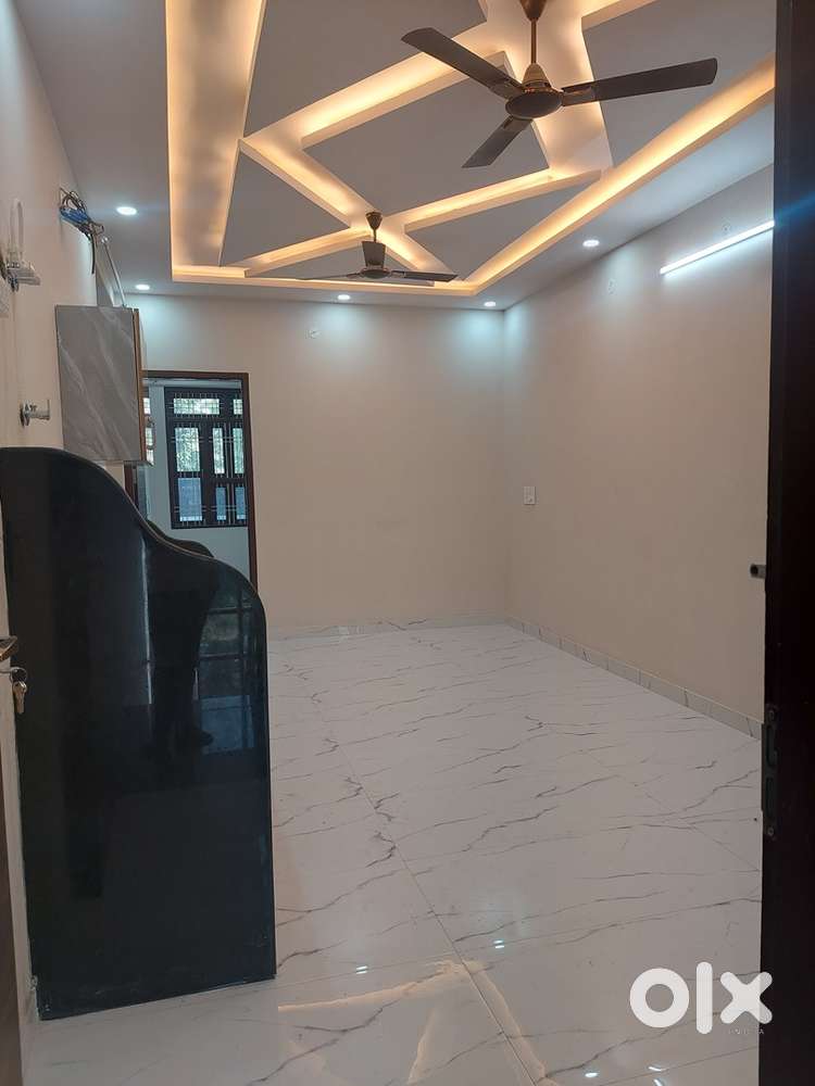 2BHK Independent Floor for Rent – Near Market & Transport