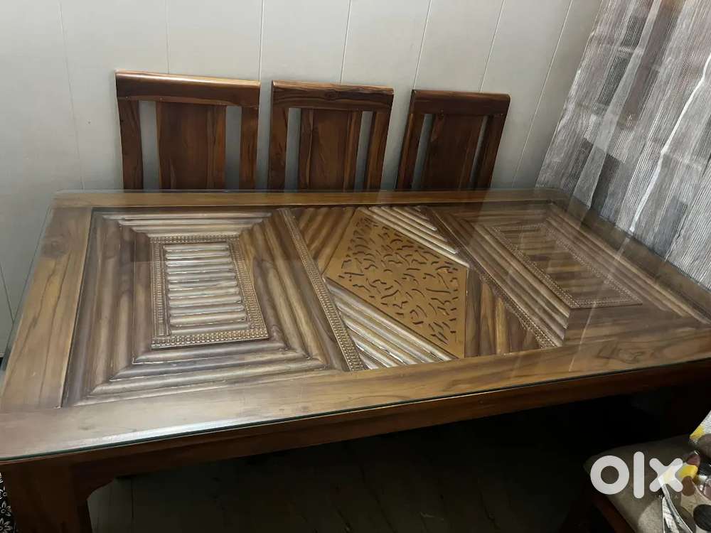 Dining Table with 6 Chairs Heavy Material New Condition