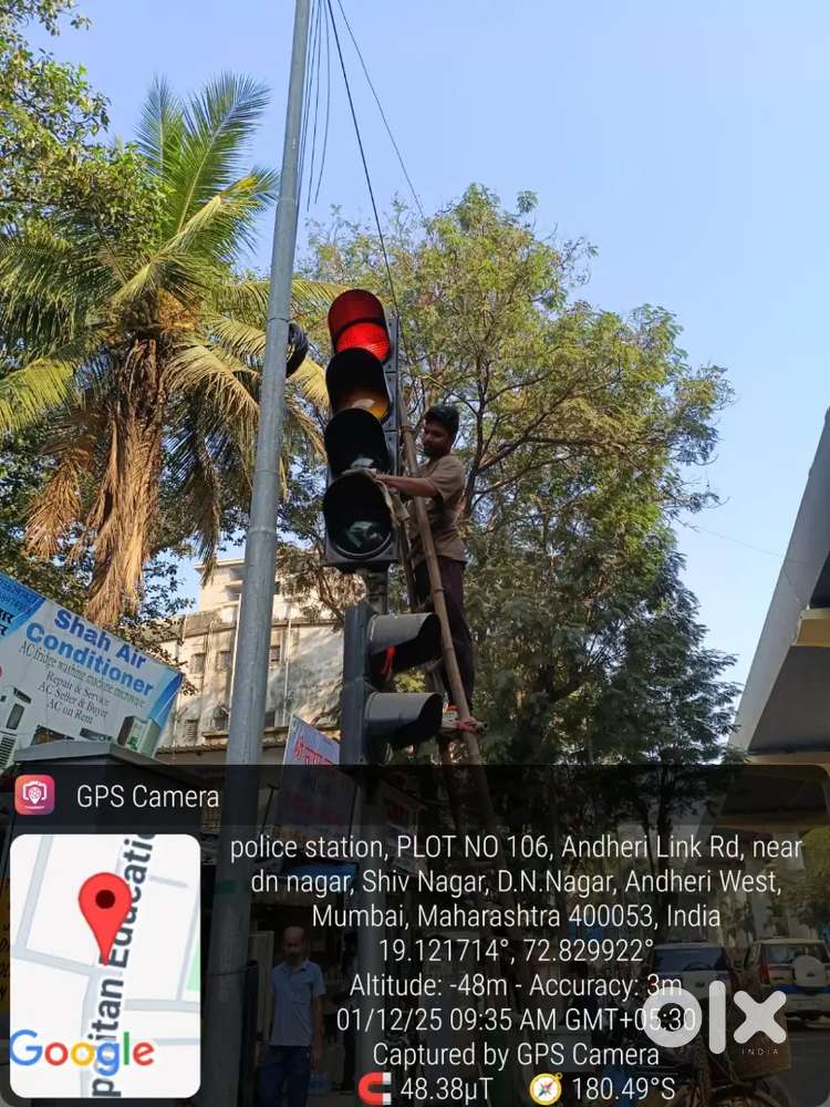 ITI, diploma,PWD licence jaruri hai.Technician or helper ki jarurat h