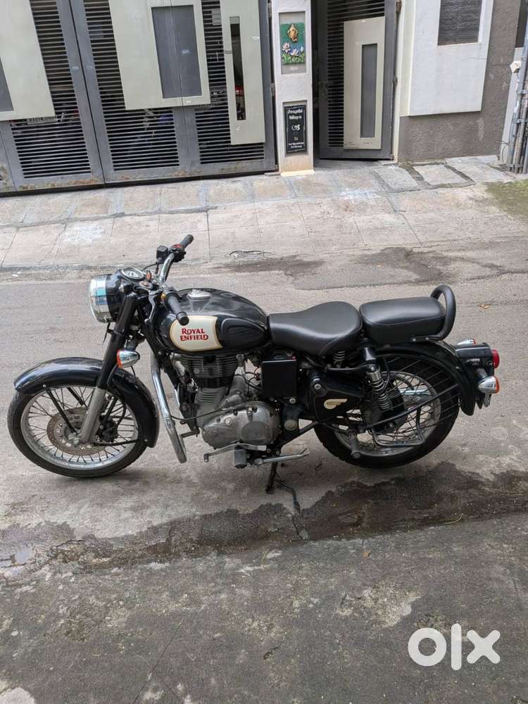 Royal Enfield Classic 350, black