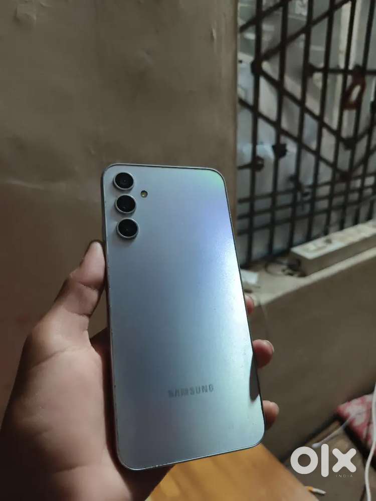 सॅमसंगचा मोबाईल आहे