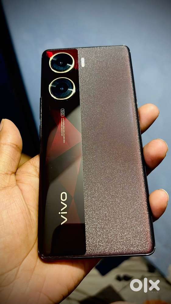VIVO v29e 5G  (RAM -8GB ROM 128)