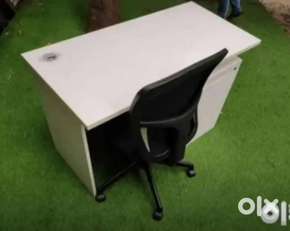 5'*2'6 Boss Office Table