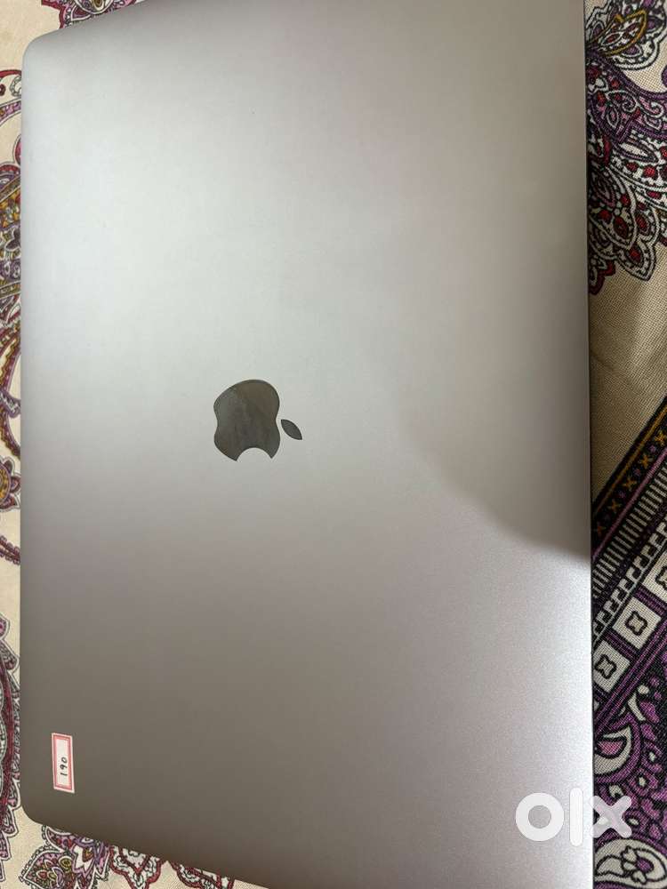 MacBook Pro 16inch (2019, Intel i7, 16GB RAM, 512GB SSD) – ₹34,000