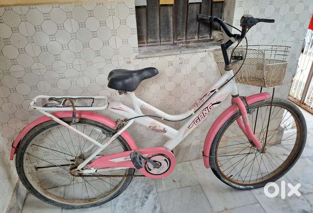 Women's cycle in excellent working condition