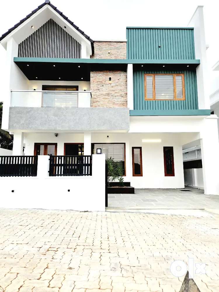 4.5 cent 2500 sqft 4 bed rooms Newly in kalamassery near cussat