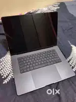 selling apple MacBook 16 inch m3 pro