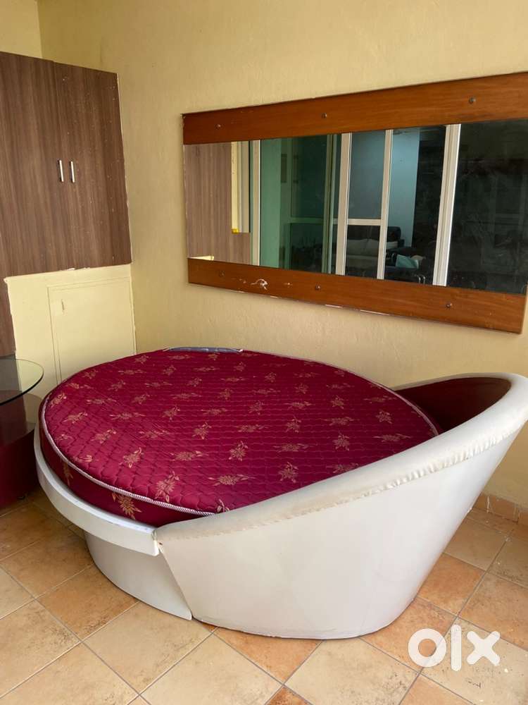 Customised single oval shaped cot , mattress and tipoi